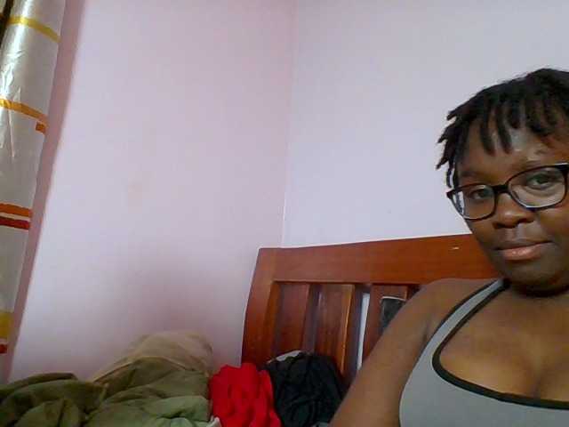 Sweetariah1 live cam on BongaCams