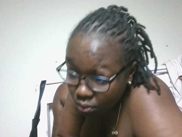 Sweetariah1 live cam on BongaCams