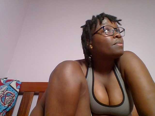 Sweetariah1 live cam on BongaCams