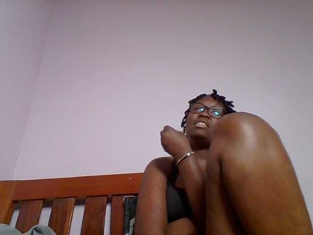 Sweetariah1 live cam on BongaCams