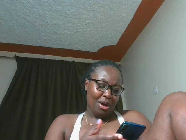 le modèle Sweetariah1 est en webcam porno dans un show sur le site bongacams, il possède les tags suivants: Ebony,Brunette,Trimmed