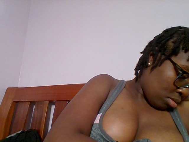 Sweetariah1 live cam on BongaCams