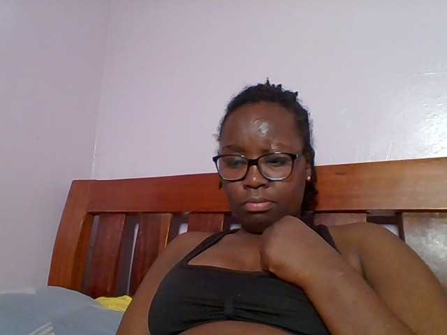 Sweetariah1 live cam on BongaCams