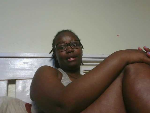 Sweetariah1 live cam on BongaCams