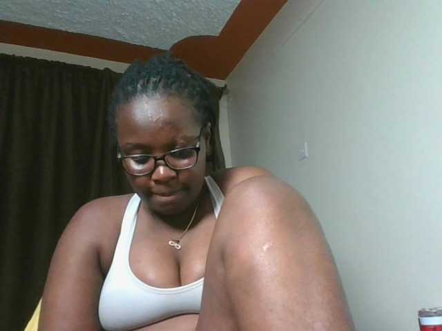 Sweetariah1 live cam on BongaCams