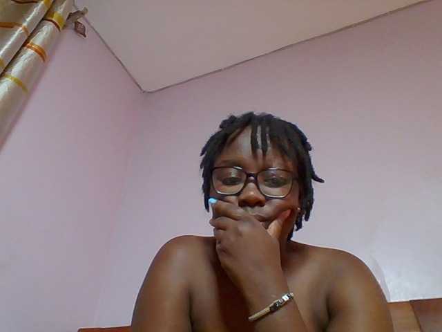 Sweetariah1 live cam on BongaCams
