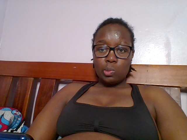 Sweetariah1 live cam on BongaCams