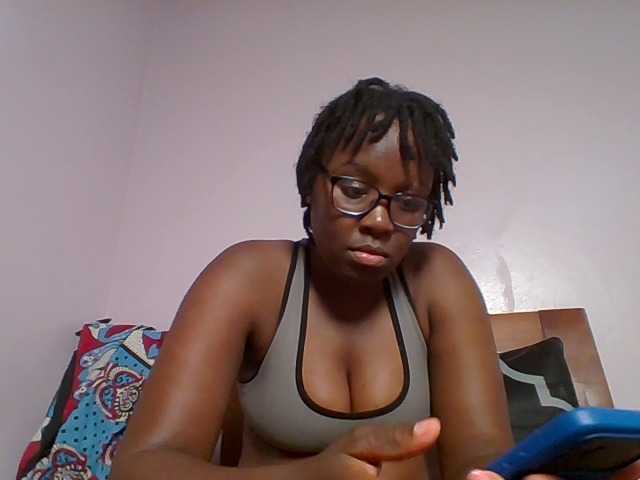 Sweetariah1 live cam on BongaCams