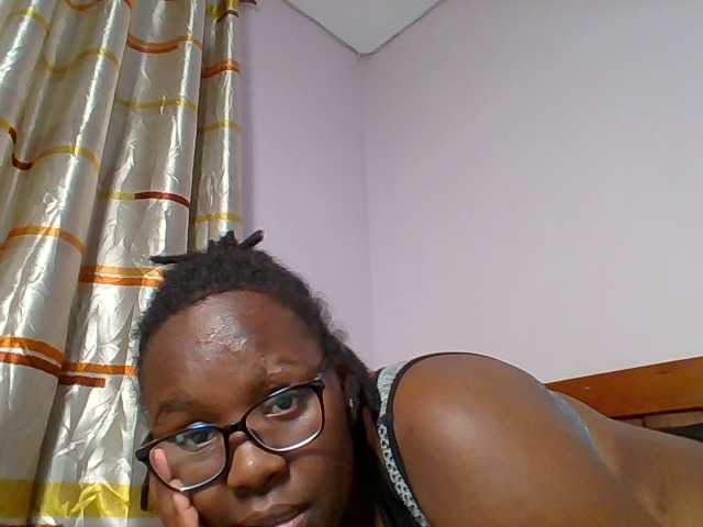Sweetariah1 live cam on BongaCams