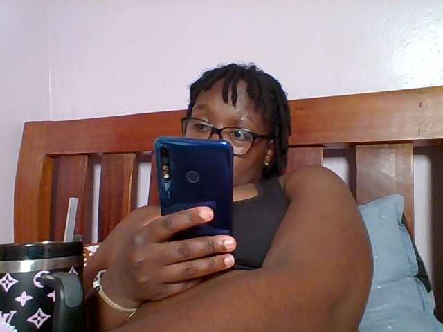 Sweetariah1 live cam on BongaCams