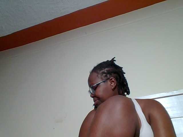Sweetariah1 live cam on BongaCams