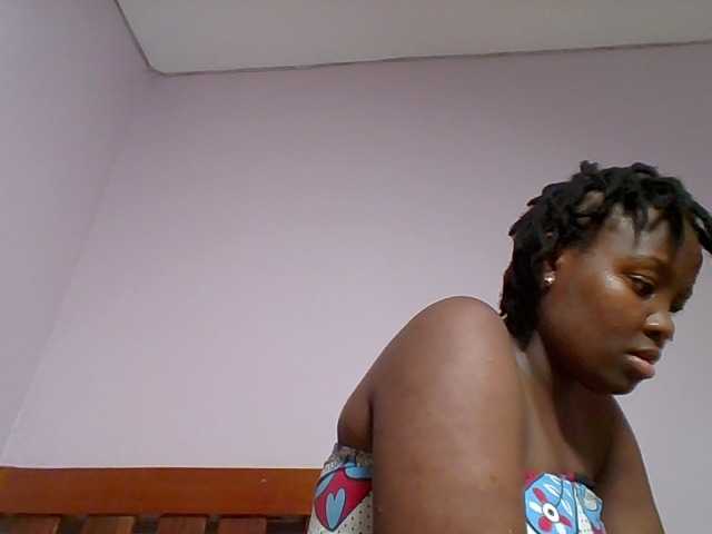 Sweetariah1 live cam on BongaCams