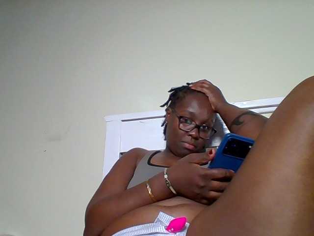 Sweetariah1 live on BongaCams