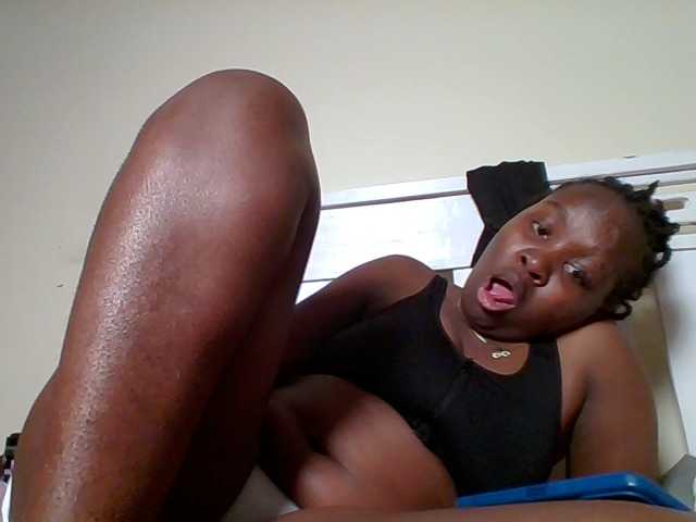 Sweetariah1 live cam on BongaCams