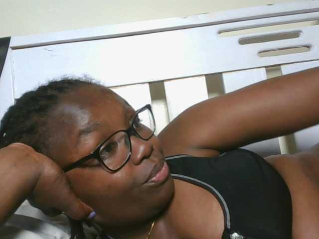 Sweetariah1 live cam on BongaCams