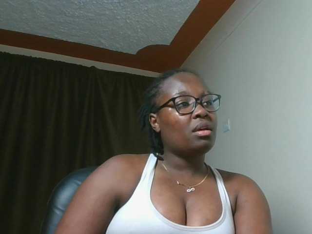Sweetariah1 live cam on BongaCams