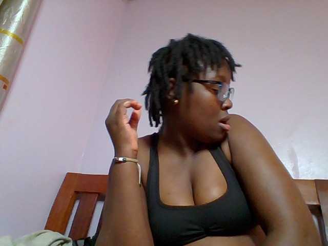 Sweetariah1 live cam on BongaCams