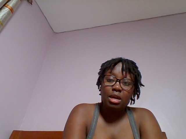 Sweetariah1 live cam on BongaCams