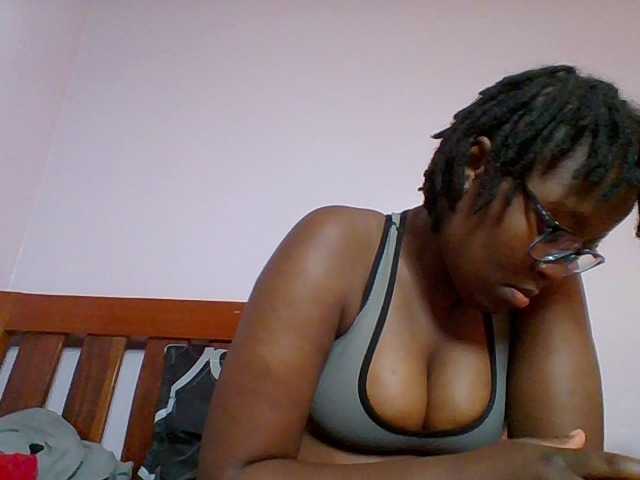 Sweetariah1 live cam on BongaCams