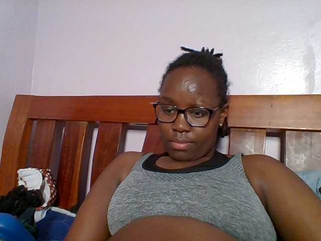 Sweetariah1 live cam on BongaCams