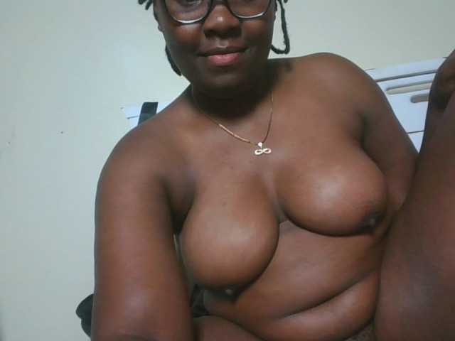 Sweetariah1 live cam on BongaCams