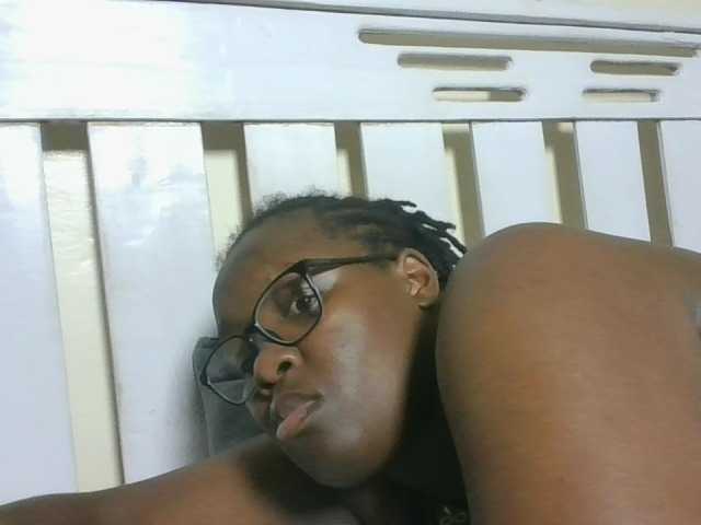 Sweetariah1 live cam on BongaCams