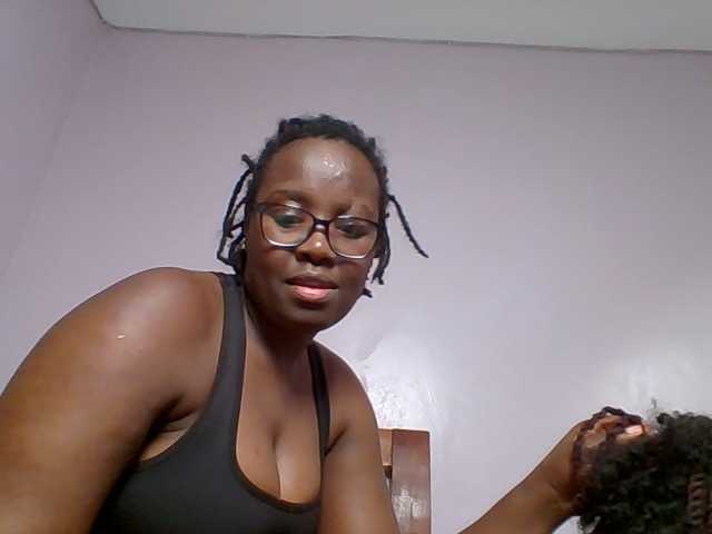 Sweetariah1 live cam on BongaCams