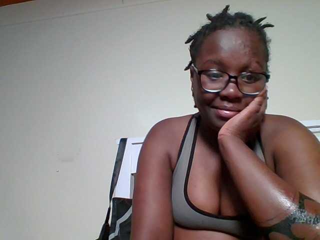 Sweetariah1 live cam on BongaCams