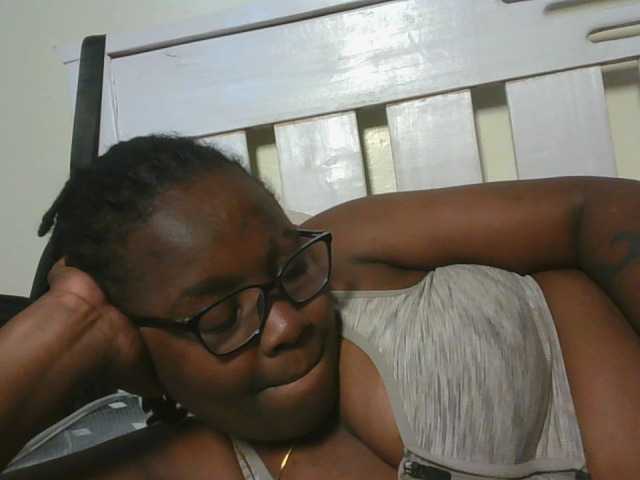 Sweetariah1 live cam on BongaCams