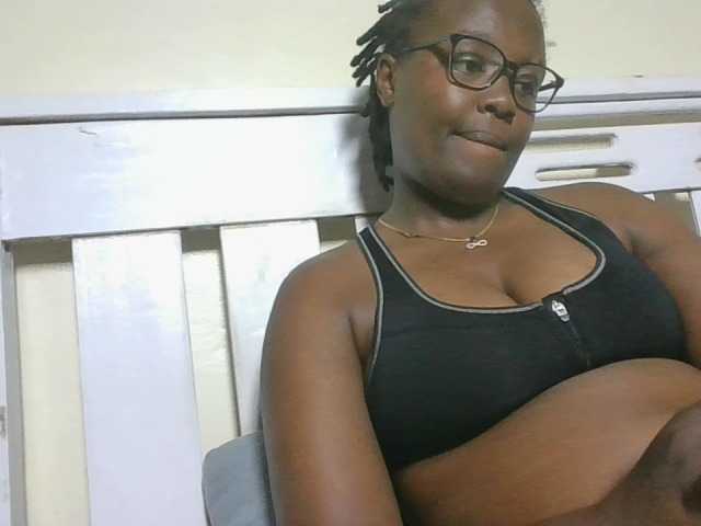 Sweetariah1 live cam on BongaCams