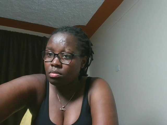 Sweetariah1 live cam on BongaCams