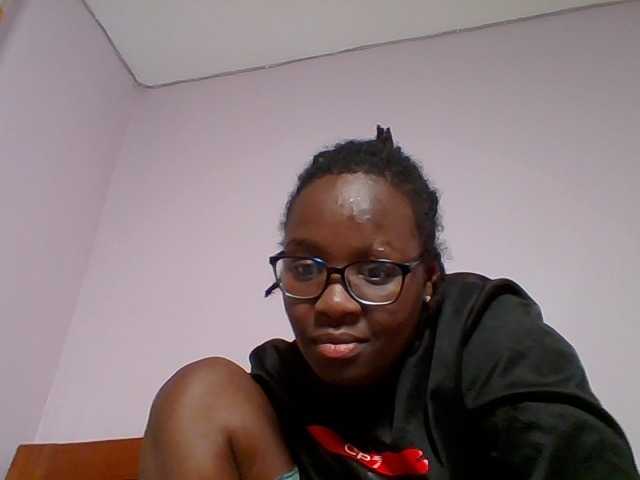 Sweetariah1 live cam on BongaCams