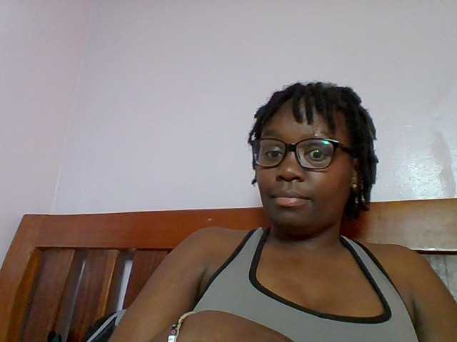 Sweetariah1 live cam on BongaCams