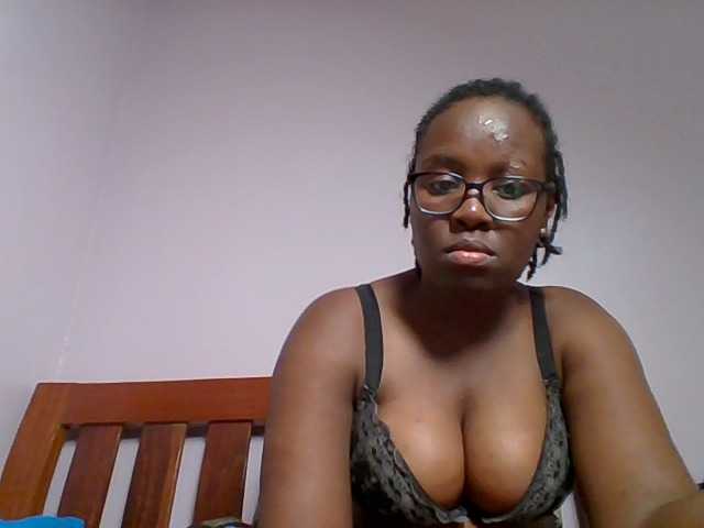 Sweetariah1 live cam on BongaCams
