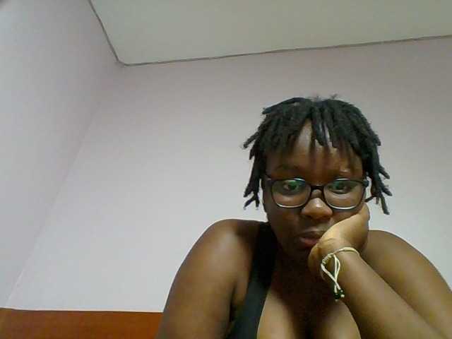 Sweetariah1 live cam on BongaCams