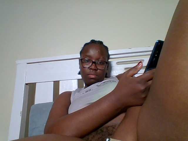 Sweetariah1 live cam on BongaCams