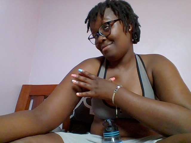 Sweetariah1 live cam on BongaCams