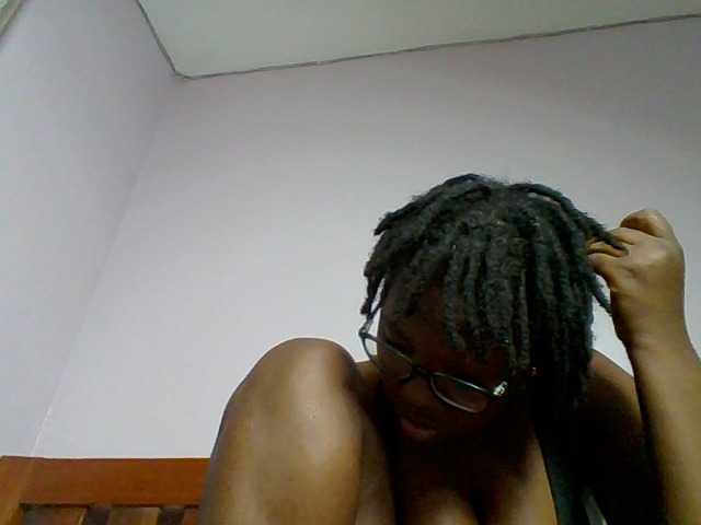 Sweetariah1 live cam on BongaCams