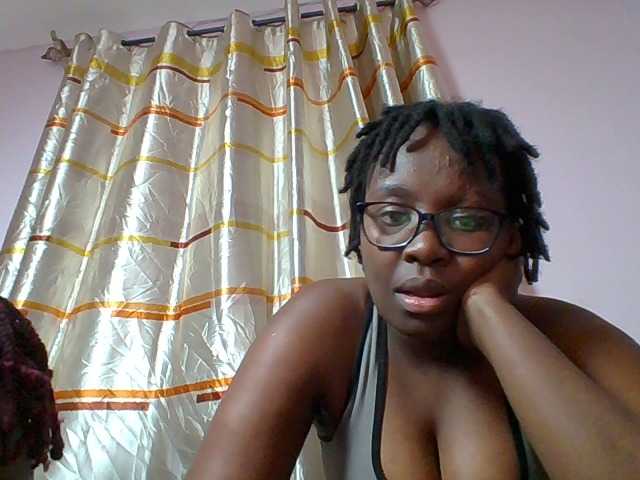 Sweetariah1 live cam on BongaCams