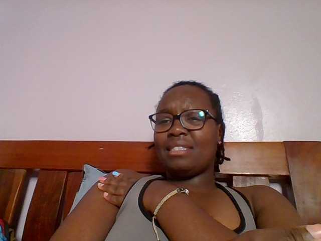 Sweetariah1 live cam on BongaCams