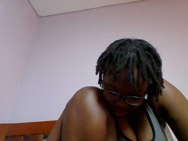 Sweetariah1 live cam on BongaCams