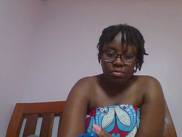 Sweetariah1 live cam on BongaCams