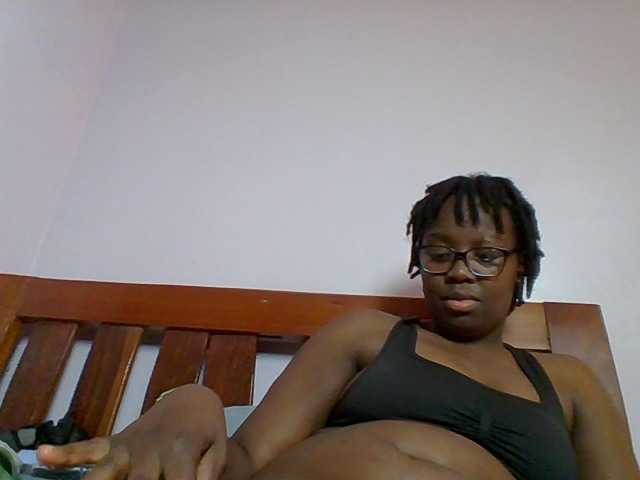 Sweetariah1 live cam on BongaCams