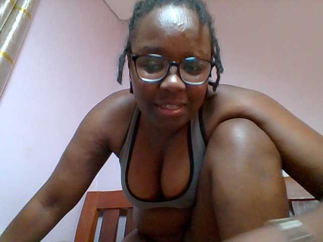 Sweetariah1 live cam on BongaCams
