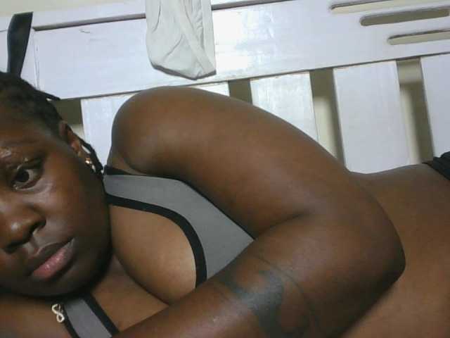 Sweetariah1 live cam on BongaCams