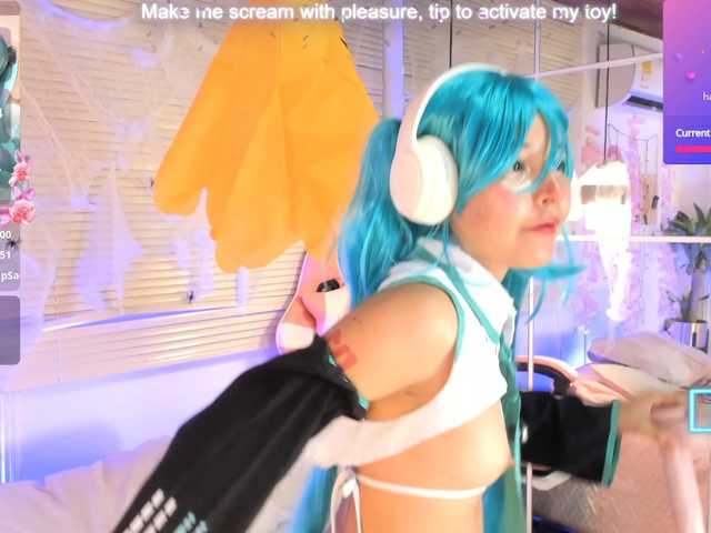 Nami-Molly live cam on BongaCams