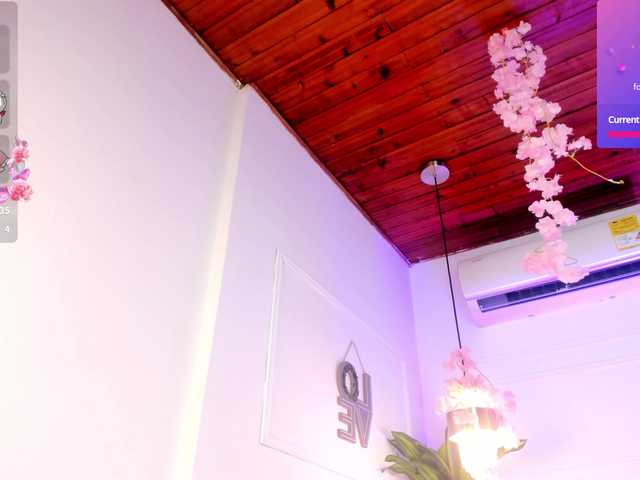 Nami-Molly live cam on BongaCams