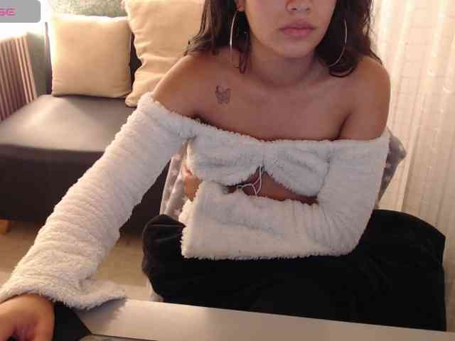Miidnightt-Dessire webcam