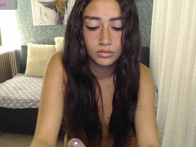 Miidnightt-Dessire webcam