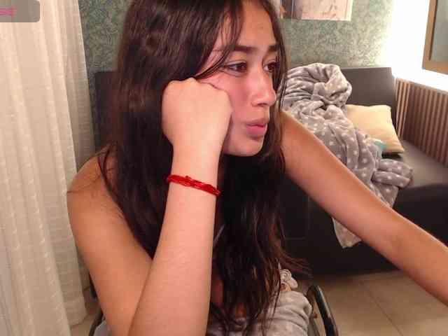 Miidnightt-Dessire webcam
